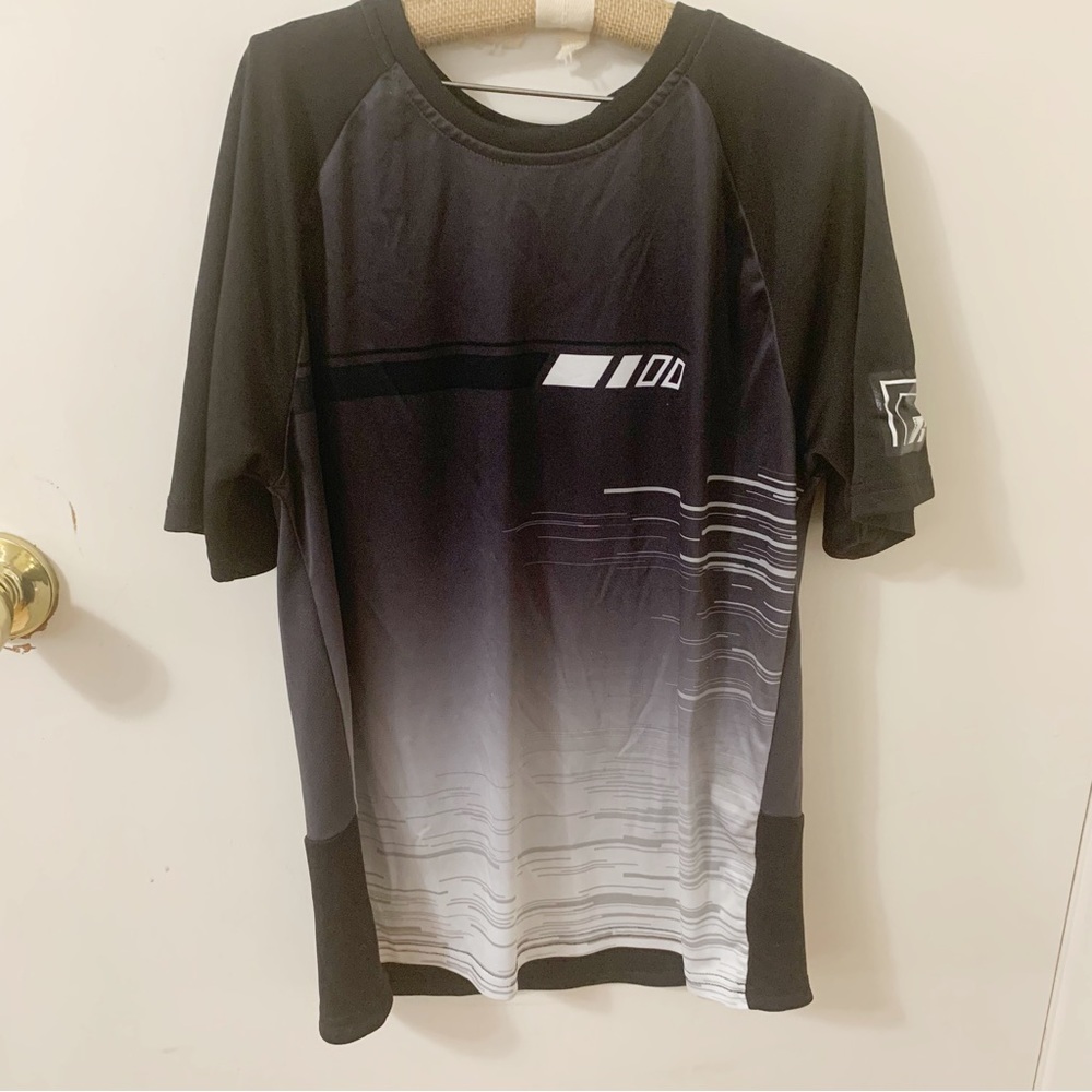 5/$25 Russell Kids boys athletic black tee shirt XL 14-16